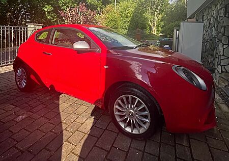 Alfa Romeo MiTo Schöner roter Flitzer in italienischen Stil