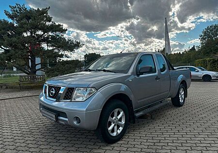 Nissan Navara Pickup King Cab LE 4X4 AHK