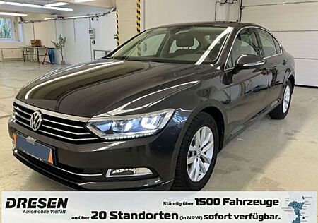 VW Passat Volkswagen Lim 1.4 TSI Comfortline Navi Massagesitze LED ACC
