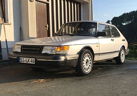 Saab 900 i