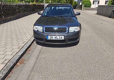 Skoda Superb 2.8 V6 Comfort