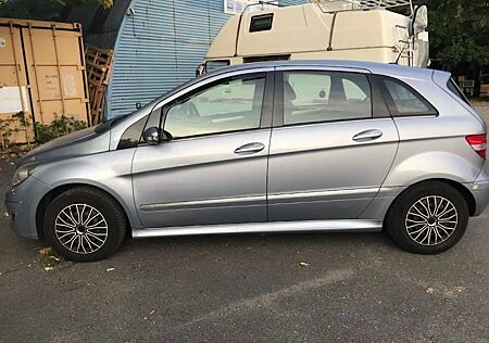 Mercedes-Benz B 170