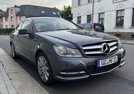 Mercedes-Benz C 220 CDI DPF Coupe (BlueEFFICIENCY)