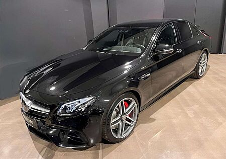 Mercedes-Benz E 63 AMG S 4Matic+ Pano Burmester Night 360 HEAD-UP-DISPLAY