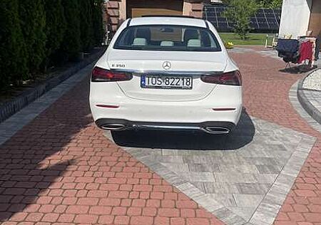 Mercedes-Benz E 300 9G-TRONIC AMG Line