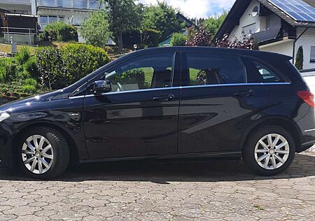 Mercedes-Benz B 180 BlueEFFICIENCY Edition 1