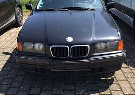 BMW 316 i Fahrzeug zum Ausschlachten