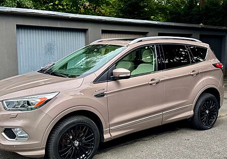 Ford Kuga 2.0 TDCi 4x4 Aut. Vignale mit Schiebedach