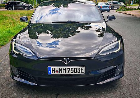 Tesla Model S 90D Allradantrieb