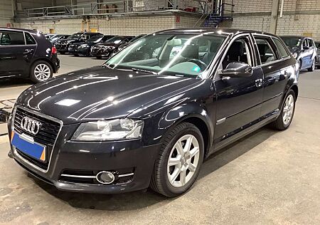 Audi A3 1.4 TFSI Ambiente/AUT-GTR/TEM/PDC/SHZ/STH