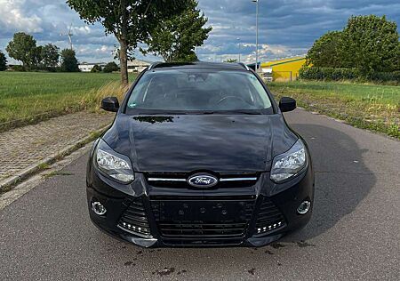 Ford Focus 1,6 EcoBoost Titanium-NAVI/KeyFree/ParkAsisst