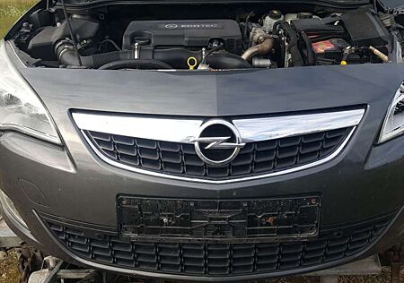 Opel Astra J Lim. 5-trg. Design Edition