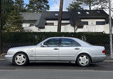 Mercedes-Benz E 230 Avantgarde