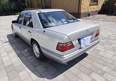 Mercedes-Benz E 320