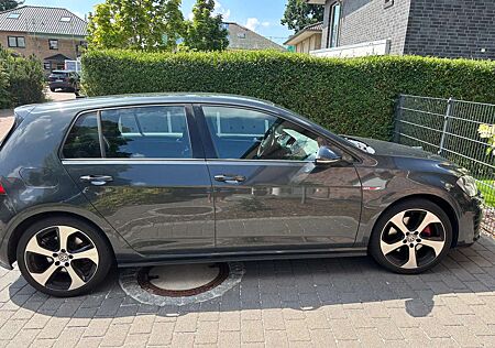 VW Golf GTI Volkswagen Golf 7 GTI 2.0l TSI 162KW/220PS