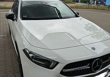Mercedes-Benz A 180 7G-DCTAMG Line