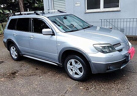 Mitsubishi Outlander 2.4 4WD Automatik Intense