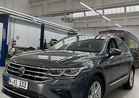 VW Tiguan Volkswagen 2.0 TDI SCR DSG Elegance IQ Standheizung