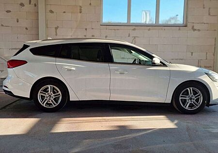 Ford Focus Turnier Autom. Cool & Connect ab 69€ mtl.