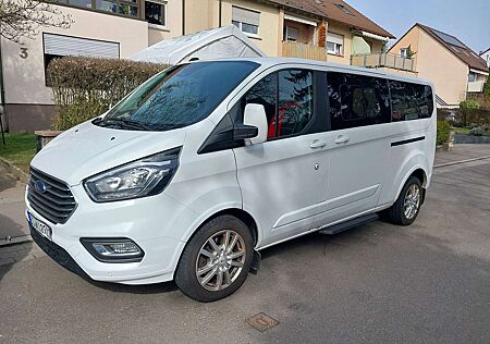 Ford Tourneo Custom 320 L2H1 VA Shuttle Titanium