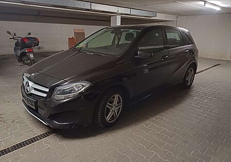 Mercedes-Benz B 180 d SCORE!