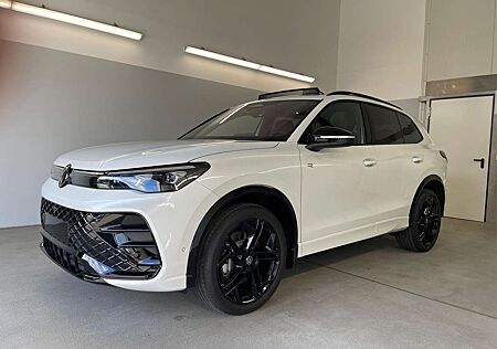 VW Tiguan Volkswagen R-Line 2.0 TDI 4M Black+AHK+Stdhz+360°+Leder+IQ...