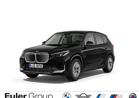 BMW iX1 xDr 30 AD AHK SHZ NAV Rückfahrkamera LED El. Heckk