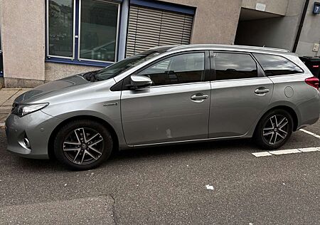 Toyota Auris Hybrid 1.8 VVT-i Hybrid Automatik Edition