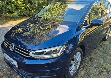 VW Touran Volkswagen Highline AHK Pano ACC CAM APP Massage