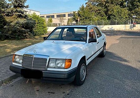 Mercedes-Benz E 230