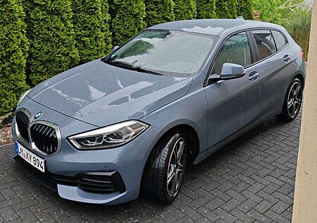BMW 120i 120 Wenig KM Makelloser Zustand 8 Fach Bereift