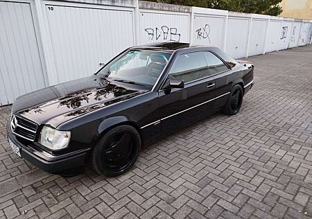 Mercedes-Benz E 220 124 Coupe Sportline