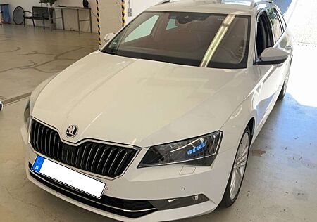 Skoda Superb Combi Style 2.0 TDI DSG*StdHZG*SmartLink*AHK*NAVI*
