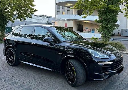 Porsche Cayenne S E-Hybrid Platinum Edition