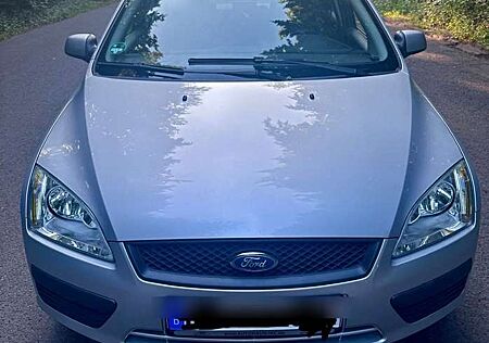 Ford Focus 1.8 Style mit TÜV ,NAVI ,CarPlay