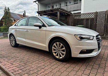 Audi A3 1.6 TDI Limousine (clean diesel) Ambiente