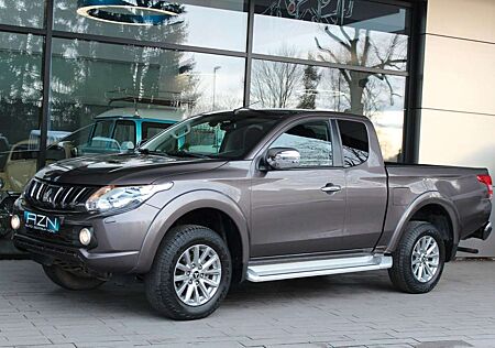 Mitsubishi L200 Plus Club Cab 4WD