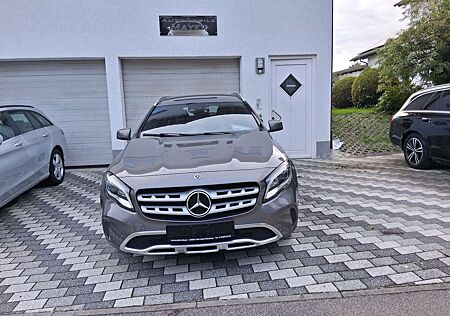 Mercedes-Benz GLA 180 URBAN Progressive-Paket sehr gepflegt