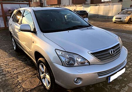 Lexus RX 400 RX 400h 3.3i V6 24v La voiture se trouve en Roumanie.