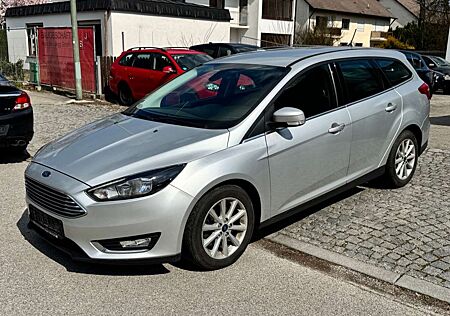 Ford Focus Turnier Titanium - Aut. -Navi -