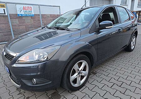 Ford Focus Lim. Style + 1.Hand
