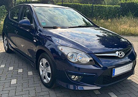 Hyundai i30 blue - FIFA WM Edition