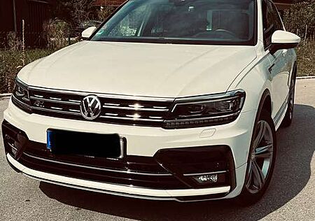 VW Tiguan Volkswagen R-Line 2.0 TSI 4Motion DSG NAV PANO HUD LED