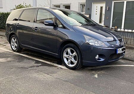 Mitsubishi Grandis +2.0+DI-D+6-Sitzer+Intense