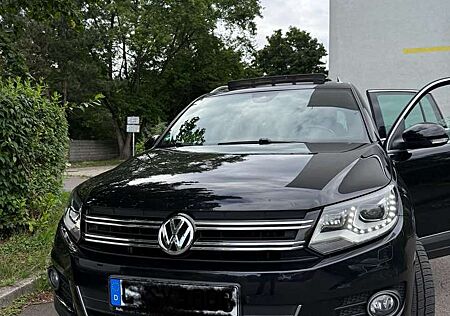 VW Tiguan Volkswagen 2.0 TDI DPF 4Motion BlueMotion Technology Sport &