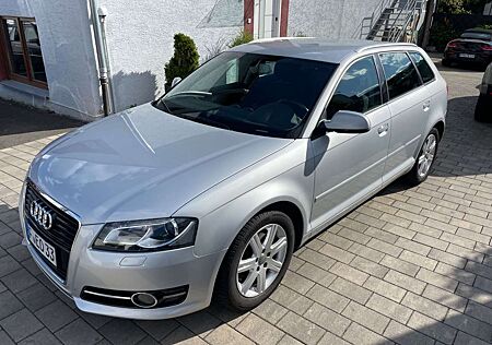 Audi A3 1.4 TFSI S tronic SB PDC Xenon Sitz h.Scheckh