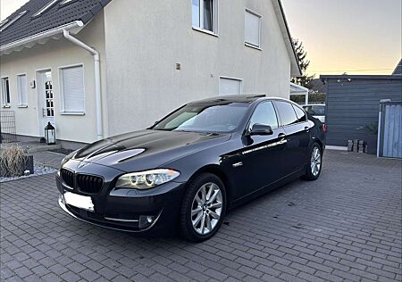 BMW 525 d F10 LIM/ SPORTPAKET/ SCHECKHEFT/ AHK