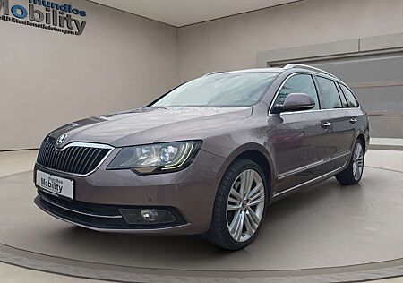 Skoda Superb Combi Elegance Leder AHK ZR+Wapu NEU!