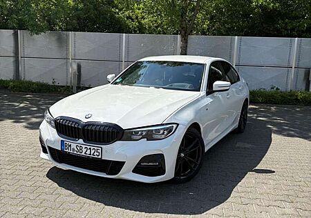 BMW 320 i M Sport Automatik+HUD+RFK+el.Heckklappe+Navi
