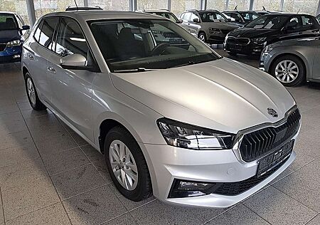 Skoda Fabia 4 TSI Garantie 8/28 AHK SmartLink Sitzhzg LED 8fac